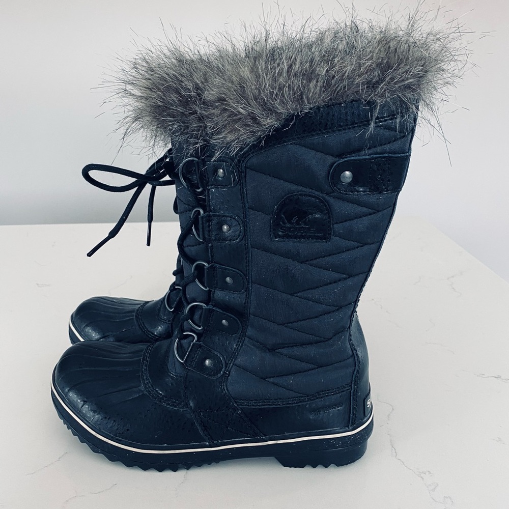 Sorel Size 8 faux fur boots